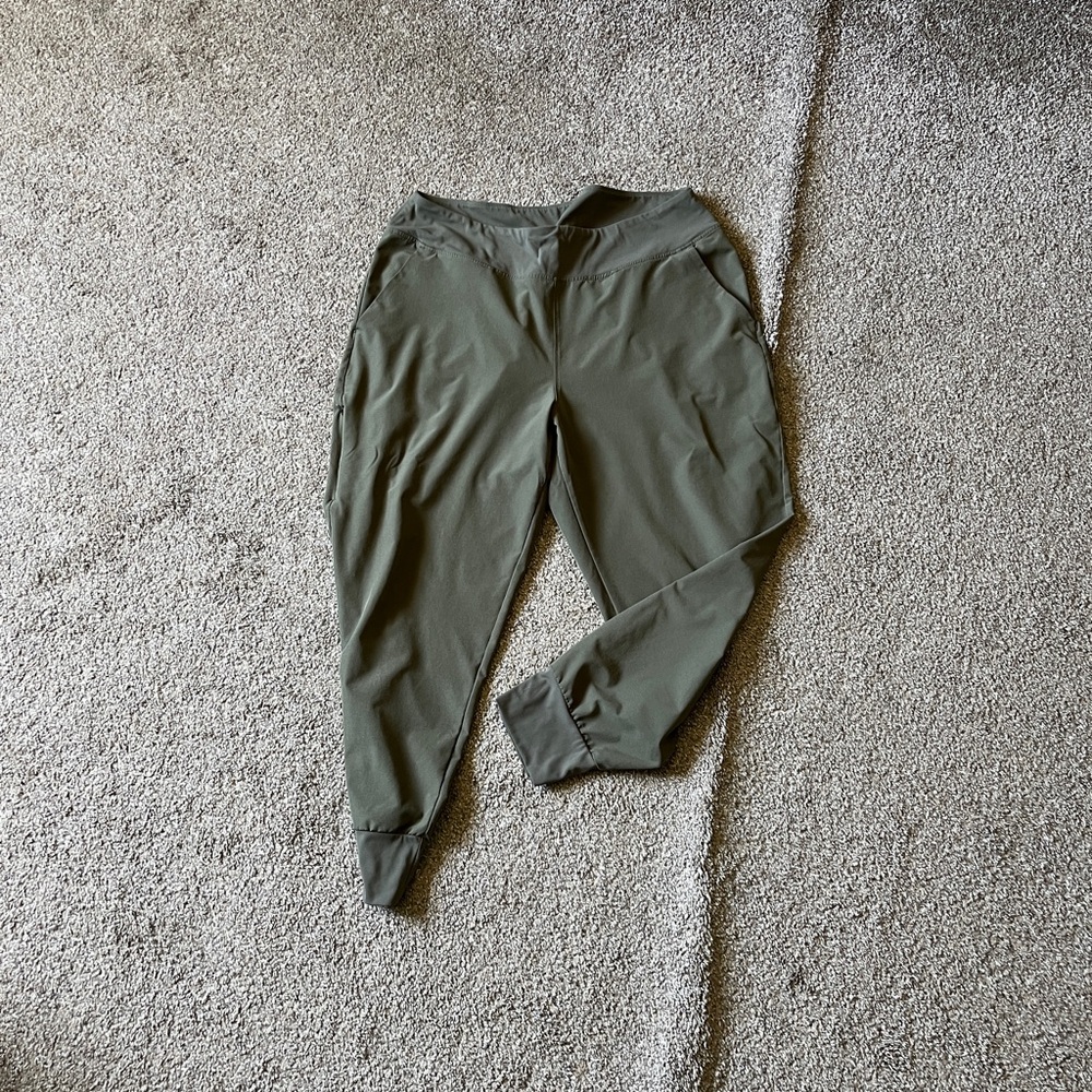 Patagonia women’s happy hike studio pants / Green Jogger Pants